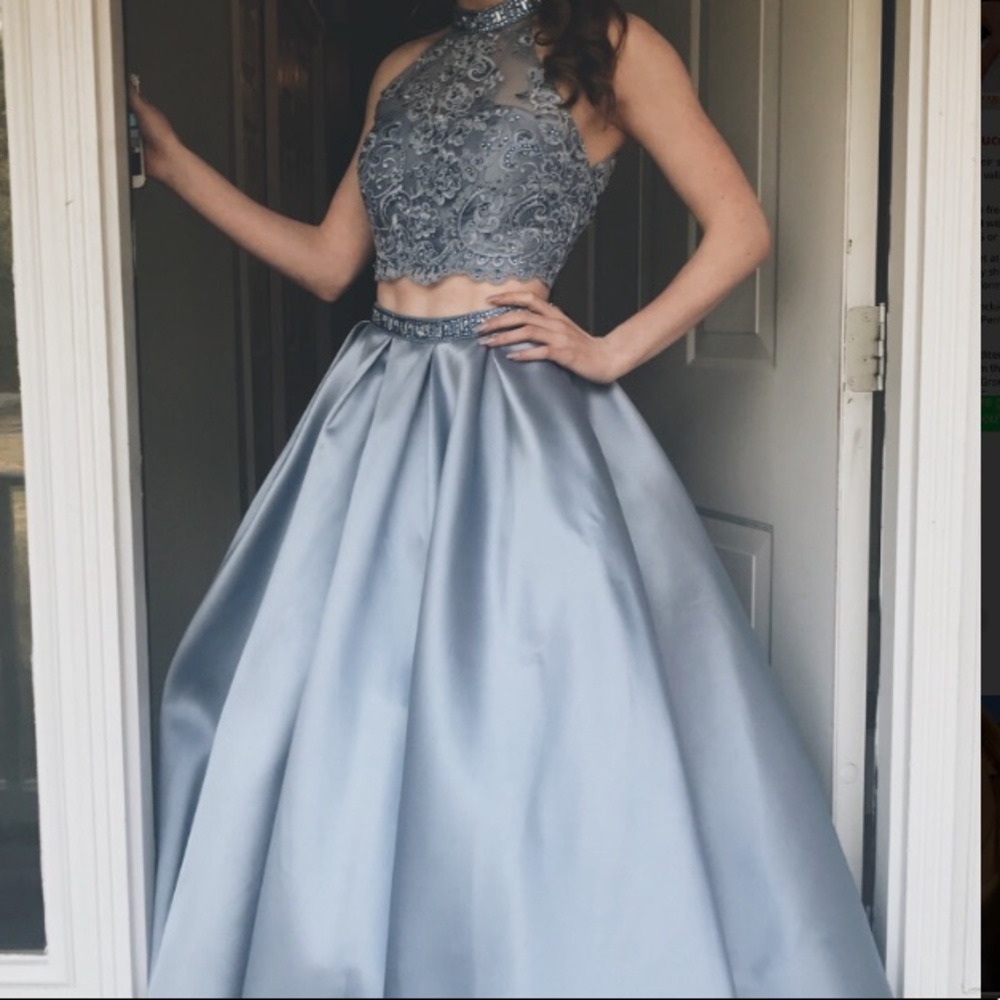 beautiful blue prom dress!!!